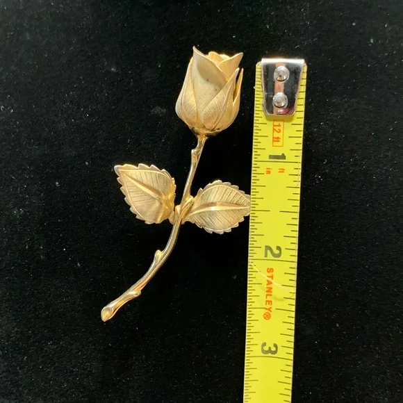 LOT OF 4 60’s GOLDEN LEAF BROOCHES AND ROSE BROOCH - Picture 8 of 13